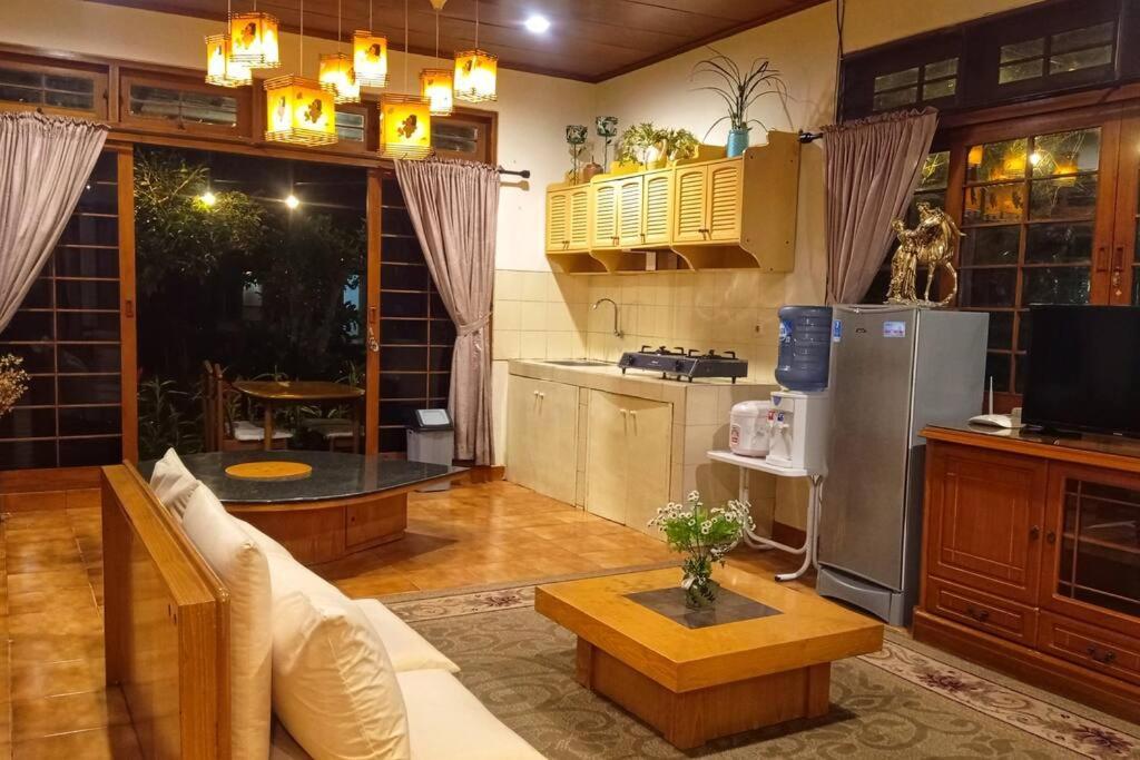 Designer Villa Tokyo Чіанджур Екстер'єр фото